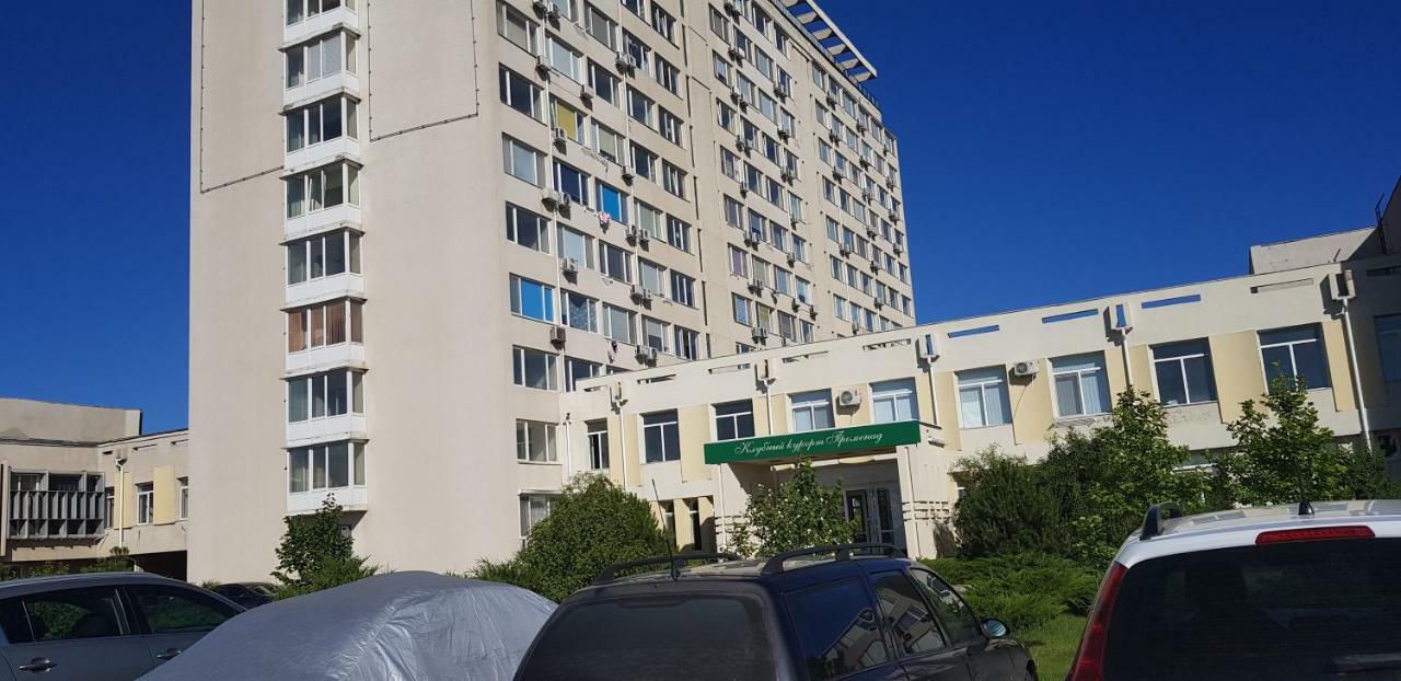 7 Days Apartments Апартаменты В Затоке ザトカ エクステリア 写真
