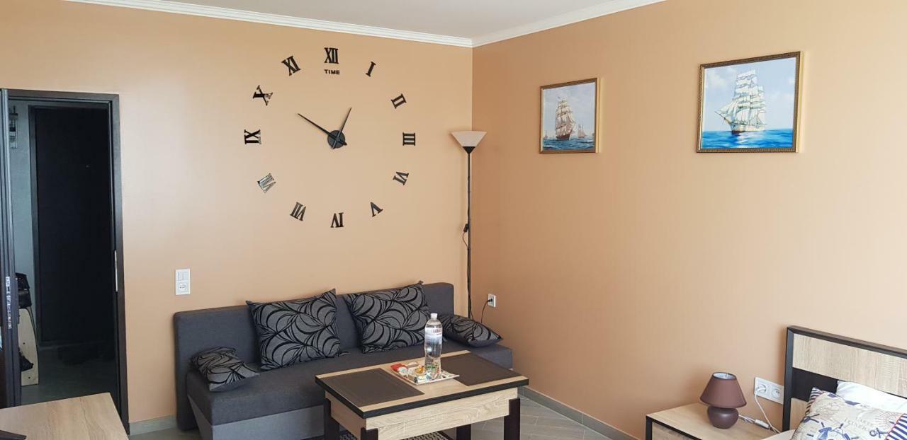7 Days Apartments Апартаменты В Затоке ザトカ エクステリア 写真